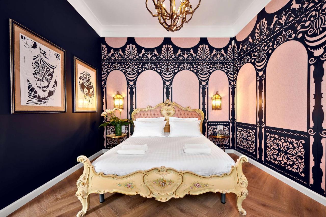 Mola Mola Apart Hotel ลวีฟ ภายนอก รูปภาพ